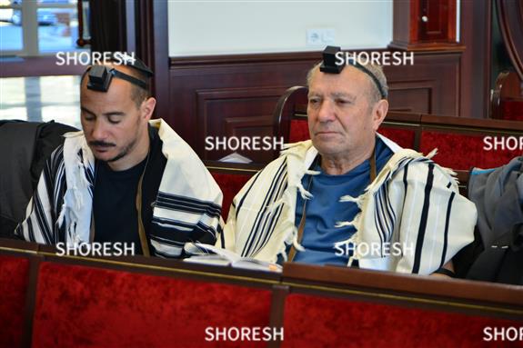 מתפללים בציון בעל התניא בהאדיטש