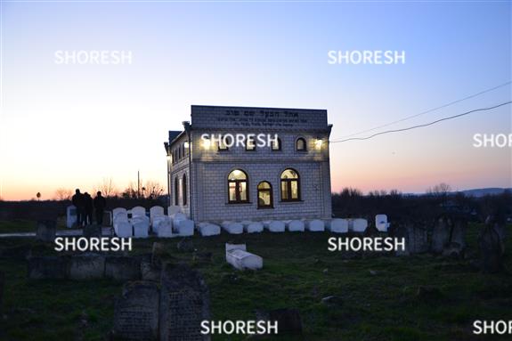 ציון אוהל הבעל שם טוב במזיבוש ליד בית הקברות היהודי