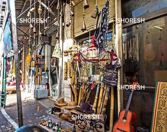 מוכר המציג את מרכולתו